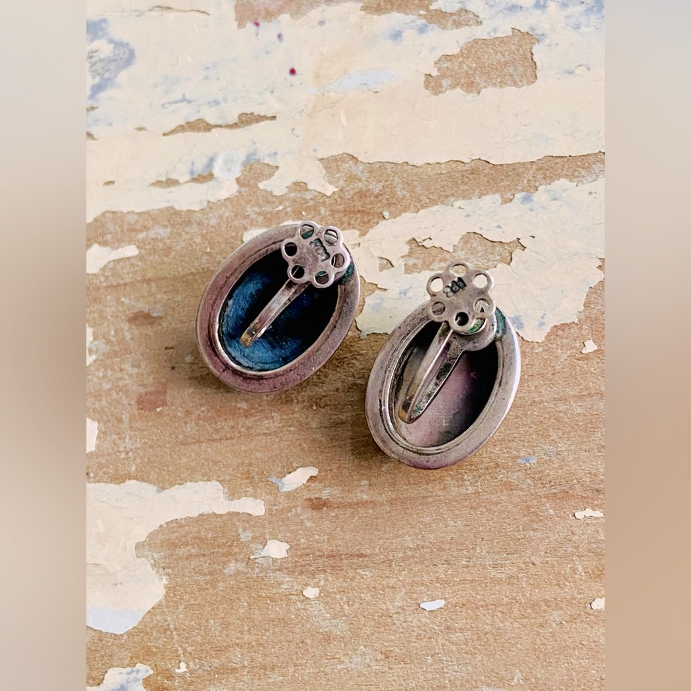 Antique Carved Mother of Pearl Shell Cameo Screw Back Earrings set in 800 Silver - Picture 6 of 8